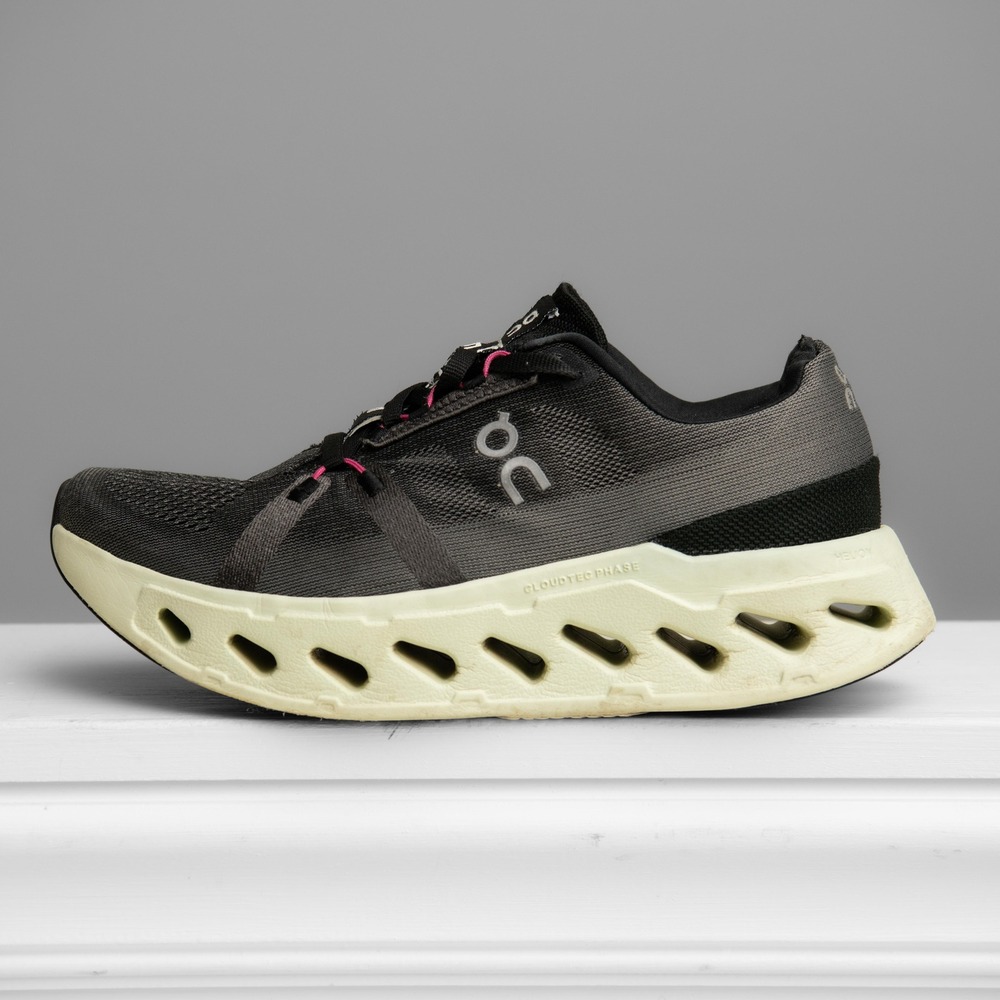 On Cloud Eclipse Running Shoes W9/M7.5 Athleisure Chunky Sneakers GorpCore Tech